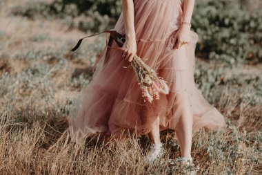 Gelinin ellerinde buket