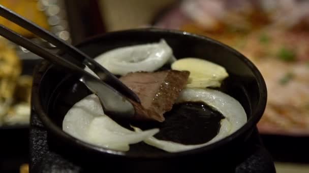 Movimento Lento Delicioso Frito Carne Crocante Gyukatsu Apresentando Bife Que — Vídeo de Stock