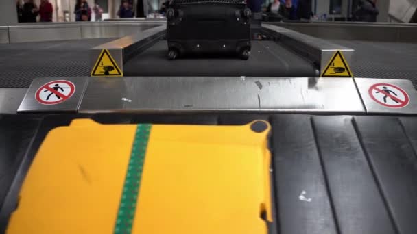 Suitcase Luggage Conveyor Belt Baggage Claim Arrivals Lounge Airport International — Stock Video