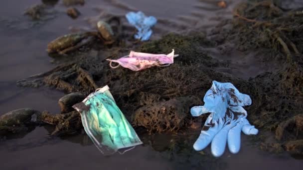 Coronavirus Plastikmüll Der Die Umwelt Verschmutzt Einwegmasken Verursachen Müll Meer — Stockvideo