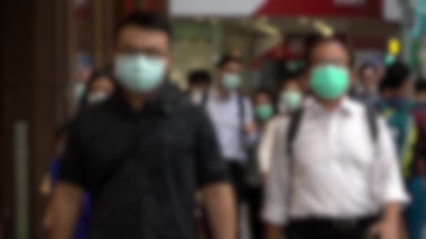 Powolny Ruch Nieostry Widok Azjatów Noszących Maski Twarzy Przechodzących Przez — Wideo stockowe