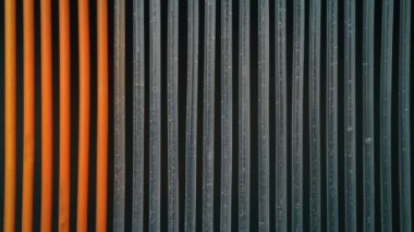 Bir arka plan çok yaratıcı bir fikir renklerle dolu tüpler renkli. Siyah arka plan