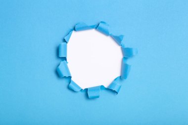 renkli karton delik, yırtık kağıt reklam metni için boş alan, arka plan doku