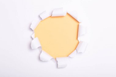 renkli karton delik, yırtık kağıt reklam metni için boş alan, arka plan doku