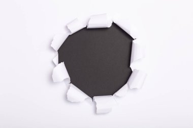 renkli karton delik, yırtık kağıt reklam metni için boş alan, arka plan doku