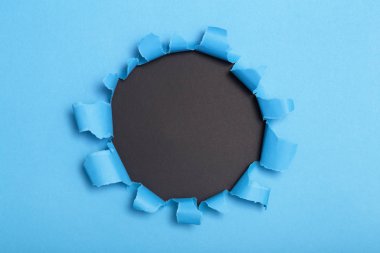 renkli karton delik, yırtık kağıt reklam metni için boş alan, arka plan doku