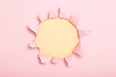 renkli karton delik, yırtık kağıt reklam metni için boş alan, arka plan doku