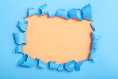 renkli karton delik, yırtık kağıt reklam metni için boş alan, arka plan doku