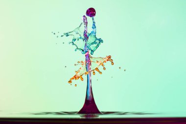 renk su sıçrama soyut arka plan, renkli damla çarpışma, kavram sanatı