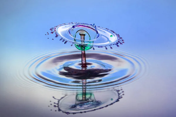Streszczenie tła rozprysku wody kolorowej, kolizji kolorowych kropli — Zdjęcie stockowe