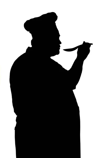 Silhouette d'une cuisinière en chef avec cuillère, plat de dégustation sur fond blanc isolé, profil d'un homme en chapeau et tablier, concept d'industrie alimentaire — Photo