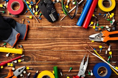 profesyonel elektrikçi araçlar arka plan: yalıtım bandı, l