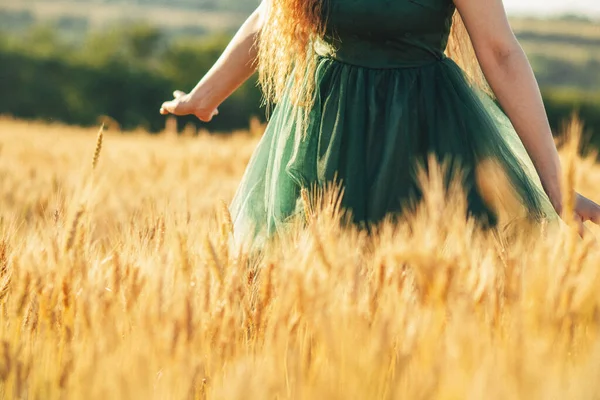 Beautiful Woman Green Dress Walking Field Touches Ears Ears Wheat — стоковое фото