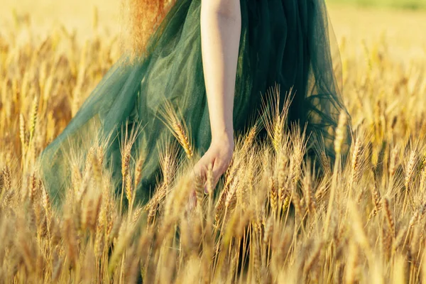 Beautiful Woman Green Dress Walking Field Touches Ears Ears Wheat — стоковое фото