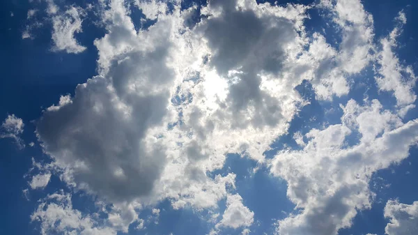 Hermoso Fondo Nubes Líneas Claramente Visibles Nubes Blancas Cielo Azul — Foto de Stock