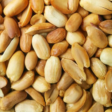 Soyulmuş fıstıkların arka planı. Derisi olmayan fıstıklı fıstık. Sade bir fotoğraf. Kare çekim.