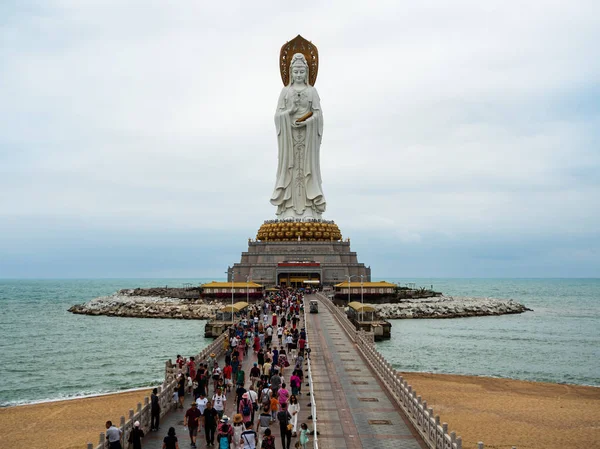 Nanshan Kültür Parkı, Hainan, Çin - Turistler ve adanmışlar at 