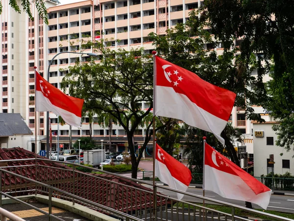 SINGAPORE 17 HAZİRAN 2020 Boş perakende satış mağazaları Singapur şehir merkezindeki terk edilmiş şehir kapısı alışveriş merkezinde kiralık levhalarla
