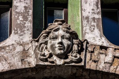 Kiev, Ukrayna'da bina cephesinde terk edilmiş maskara