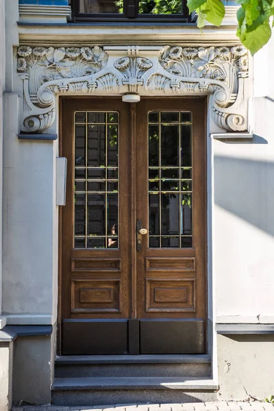 Porta in legno Art nouveau — Foto Stock