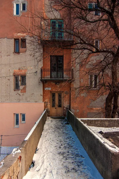 Fachada de casa constructivista en Chernivtsi — Foto de Stock