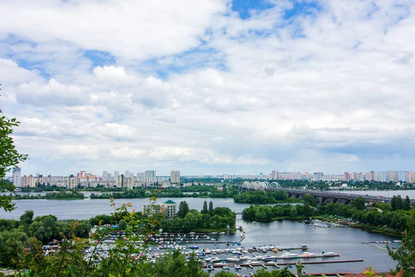 Blick von oben auf das linke Ufer des Kyiv, Ukraine — Stockfoto