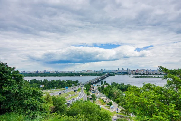 Blick von oben auf das linke Ufer von Kyiw, Ukraine — Stockfoto