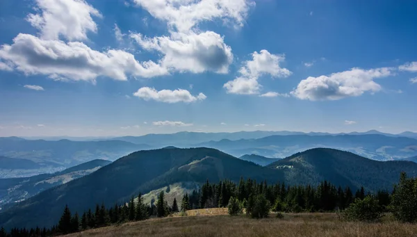 Panorámás kilátás a Bila Kobyla hegyről — Stock Fotó