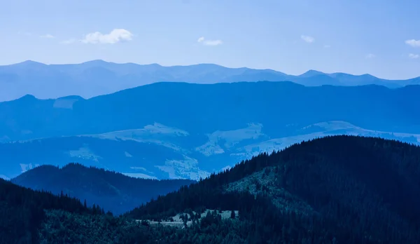 Panoramautsikt över Karpaterna — Stockfoto