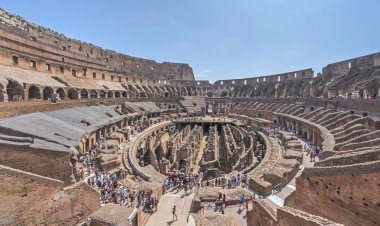 Roma, İtalya, - Ağustos 2018: Coliseum güneşli bir görünüm