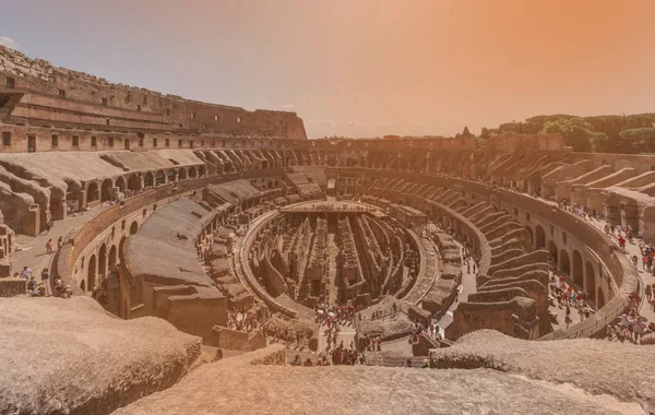 Ρώμη Ιταλία Αυγούστου 2018 Αμφιθέατρο Φλαβίων Κολοσσαίο Μια Καυτή Θερινή — Φωτογραφία Αρχείου