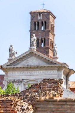 Roma, İtalya, - Ağustos 2018: kalıntıları Roma Forumu bir atış yaz gününde