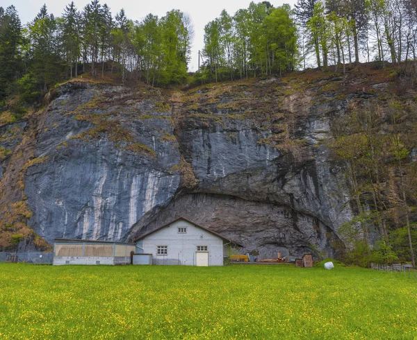 Sviçre Alpleri Nde Rock Evde — Stok fotoğraf