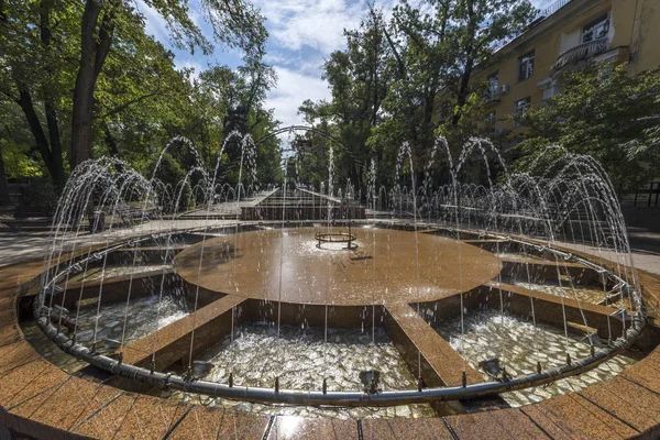 Almaty Cazaquistão Setembro 2017 Fonte Parque Centro Cidade — Fotografia de Stock