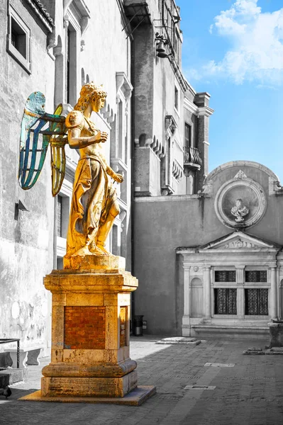 Rome Italië Augustus 2017 Gouden Engel Standbeeld Het Kasteel Van — Stockfoto