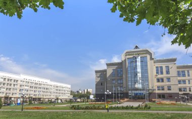 Almatı, Kazakistan - Eylül 2017: içinde Devlet Üniversitesi Kampüsü