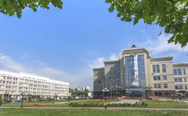 Almatı, Kazakistan - Eylül 2017: içinde Devlet Üniversitesi Kampüsü