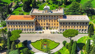 Rome, İtalya - Ağustos 2017: Görünüm Vatikan bahçeleri ve Papa's residence