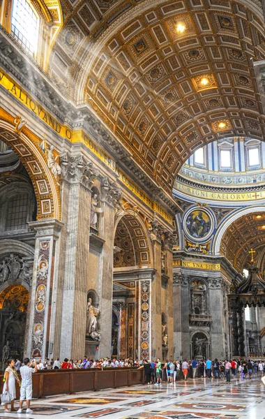意大利罗马 2017年8月 令人印象深刻的圣彼得大教堂内部 — 图库照片