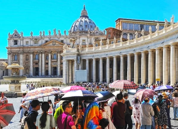 Roma Itália Agosto 2017 Turistas Fila Para Entrar Catedral São — Fotografia de Stock