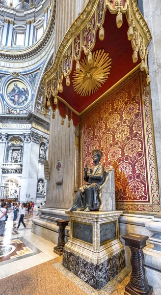 Rome Italië Augustus 2017 Standbeeld Het Binnenland Van Peter Cathedral — Stockfoto
