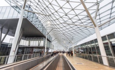 Milan, İtalya - Aralık 2017: Yıllık Uluslararası Fuarı Fiera Milano, Mosern pavyonlar