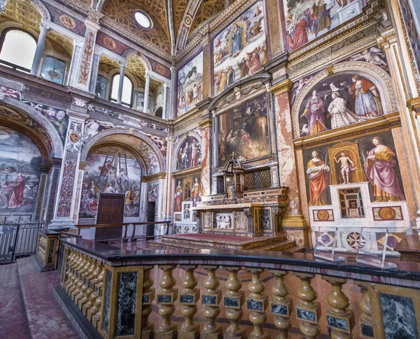 밀라노 이탈리아 2017 교회의 인상적인 인테리어 — 스톡 사진