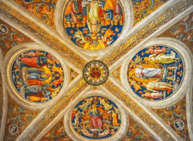 Vatikan - Ağustos 2017: Vatikan Müzeleri etkileyici tavanda