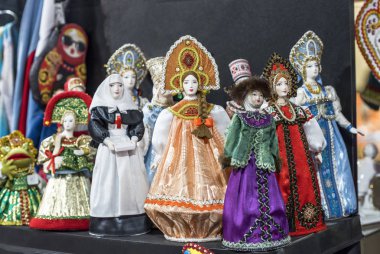Milan, İtalya - Aralık 2017: Satılık yıllık Uluslararası Ticaret Fuarı Fiera Milano, geleneksel Rus Hatıra Eşyası