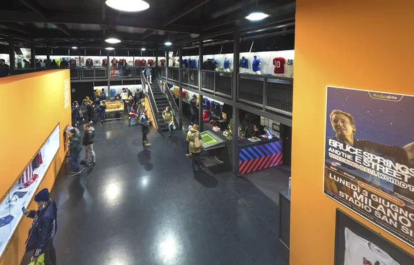 Milan, İtalya - Aralık 2017: San Siro Stadyumu, ziyaret Fc Milan ve Fc Inter Müzesi