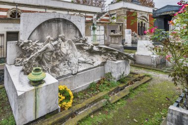 Milan, İtalya - Aralık 2017: mezar anıtsal şehir mezarlığında