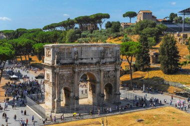 Rome, İtalya - Ağustos 2017: Görünümü Konstantin zafer takı '