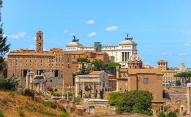 Rome, İtalya - Ağustos 2017: Görünüm sıcak bir yaz günü Roma forumunda