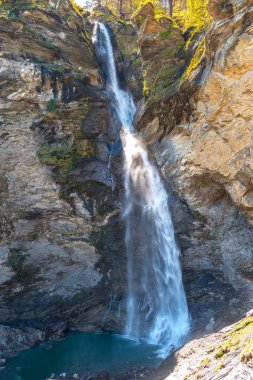 Isviçre Alpleri 'nde Reichenbach Şelalesi